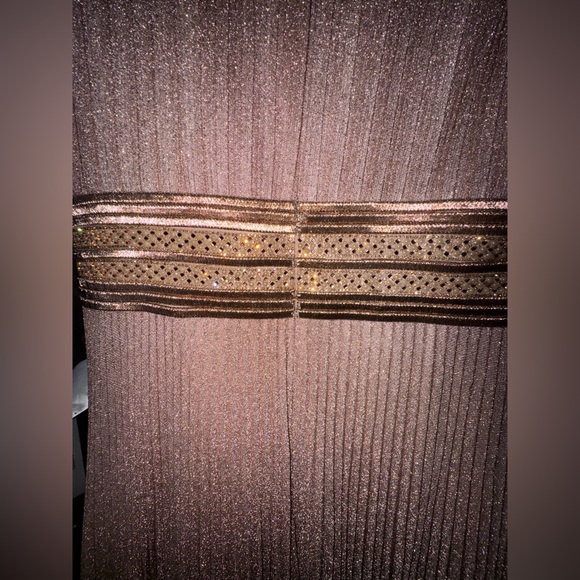 Shimmering pleated A line dress - Picture 8 of 9